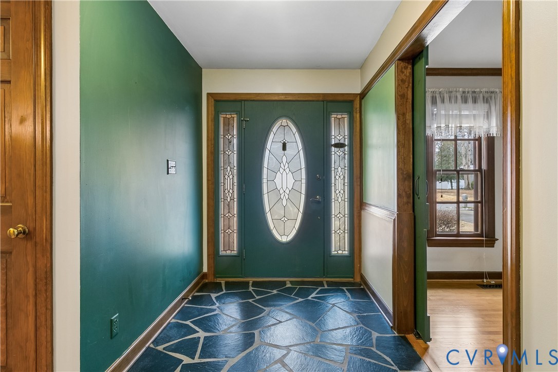 504 Meadowfield Road Yorktown, VA 23692 - Photo 8 of 45