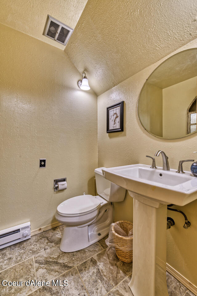 384 Parallel Run Sandpoint, ID 83864 - Photo 13 of 21 Main level half bath