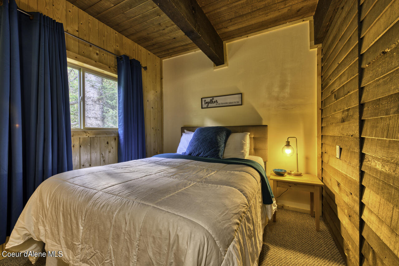 384 Parallel Run Sandpoint, ID 83864 - Photo 14 of 21 Master suite