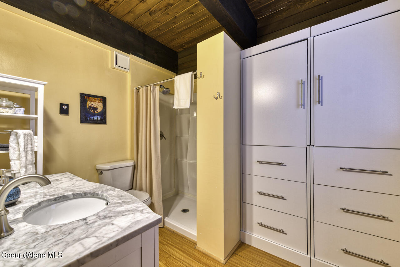 384 Parallel Run Sandpoint, ID 83864 - Photo 16 of 21 Master bathroom