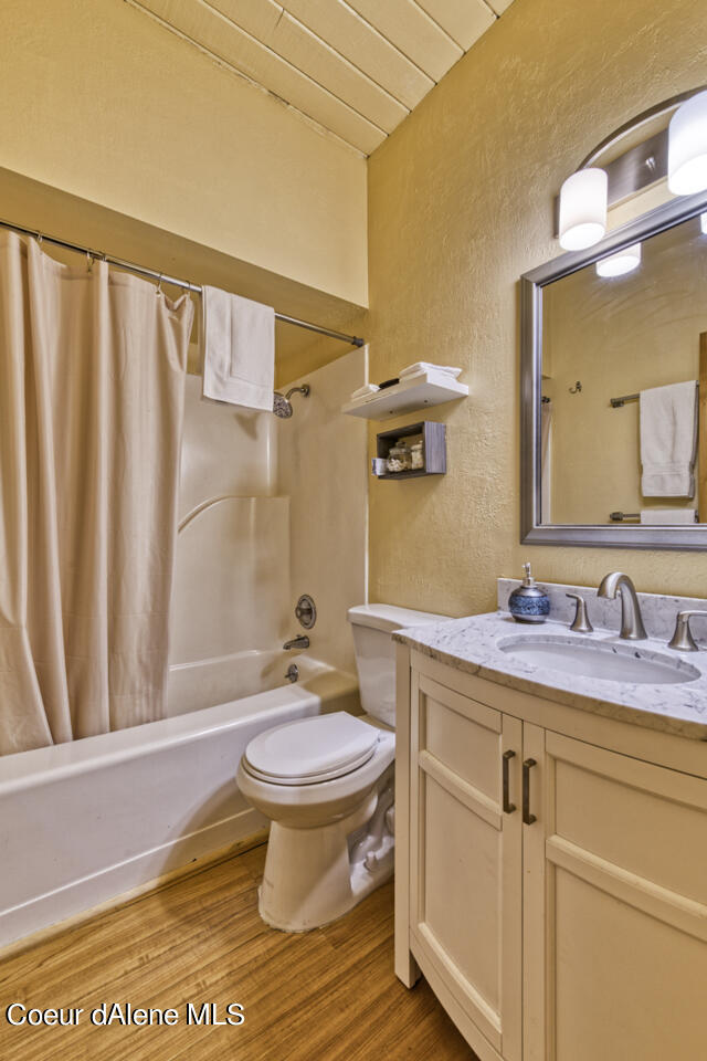 384 Parallel Run Sandpoint, ID 83864 - Photo 20 of 21 Main level bath