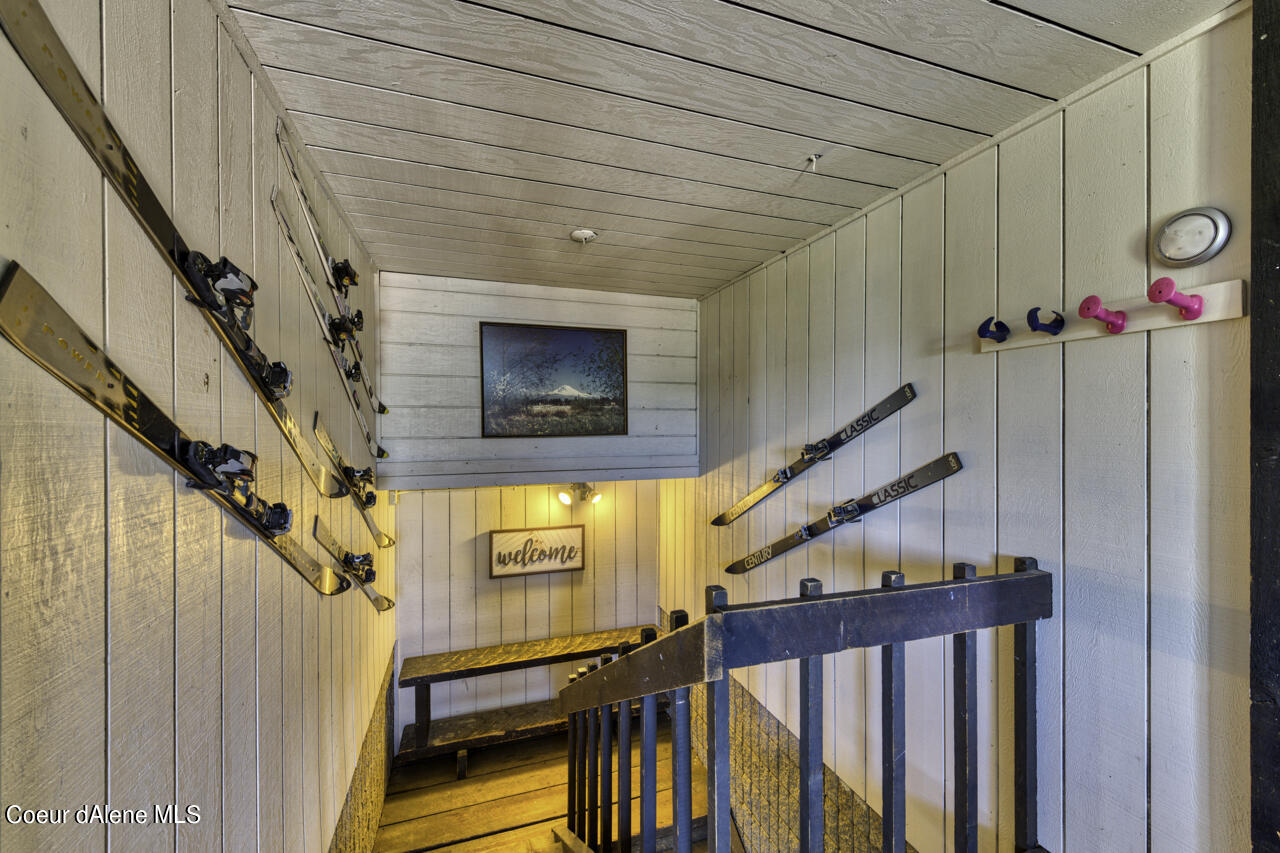 384 Parallel Run Sandpoint, ID 83864 - Photo 5 of 21 Common area entrance