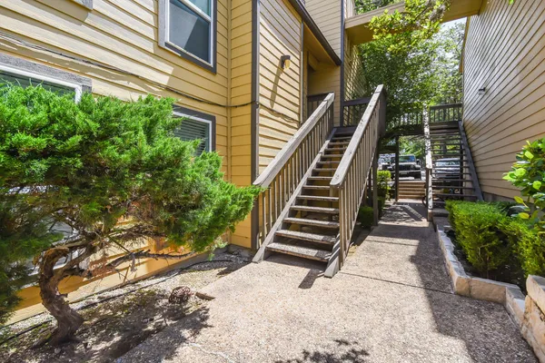 $1,000 | 1000 West 26th Street, Unit 114, Austin, TX 78705