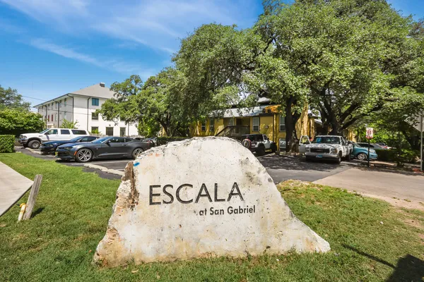 $1,000 | 1000 West 26th Street, Unit 114, Austin, TX 78705