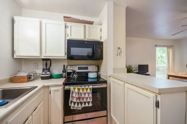 $1,000 | 1000 West 26th Street, Unit 114, Austin, TX 78705