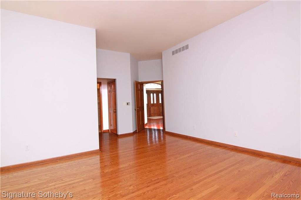 30895 Country Ridge Circle Farmington Hills, MI 48331 - Photo 19 of 43