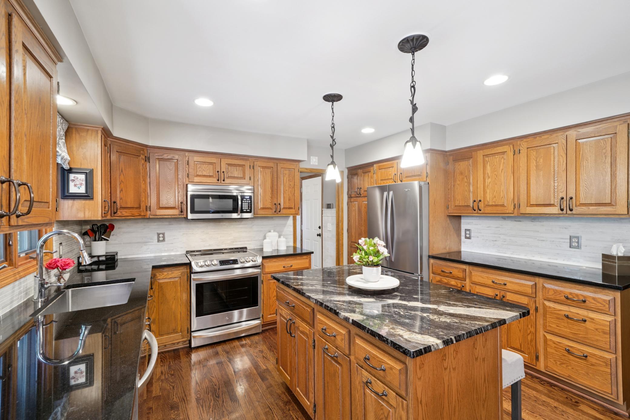13175 Cardinal Creek Road Eden Prairie, MN 55346 - Photo 8 of 30 Gallery Image 8