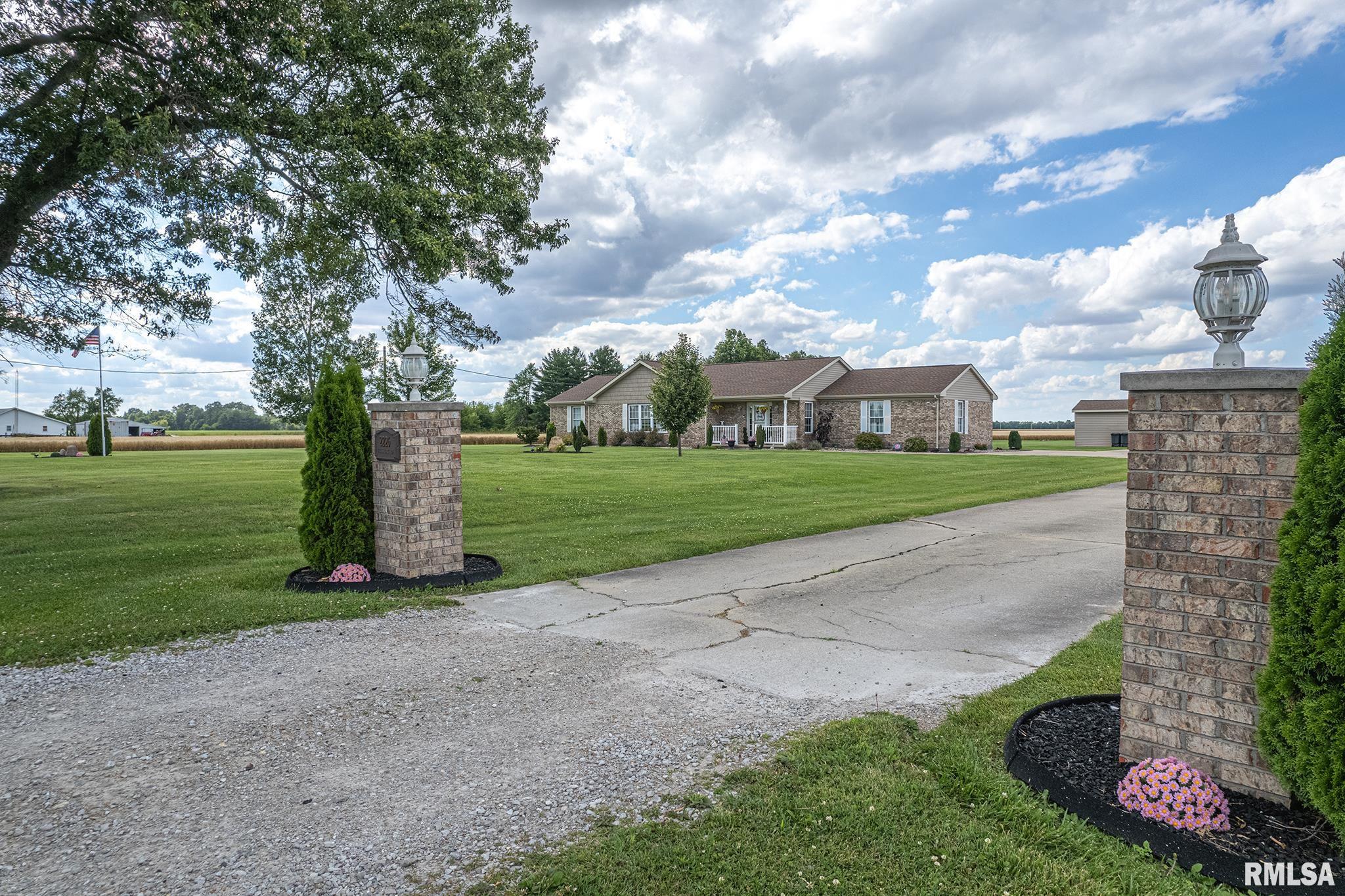 2226 Mills Cart Road Salem, IL 62881 - Photo 4 of 37