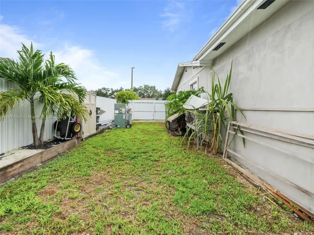 a view of a tennis court