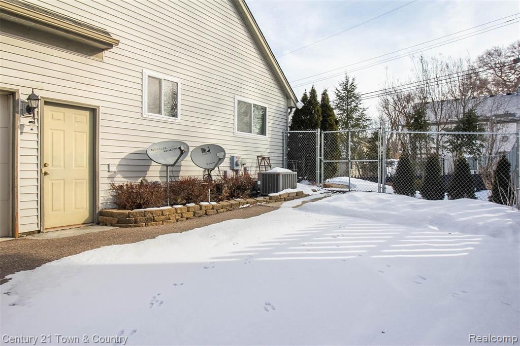 543 South Livernois Road Rochester Hills, MI 48307 - Photo 6 of 40