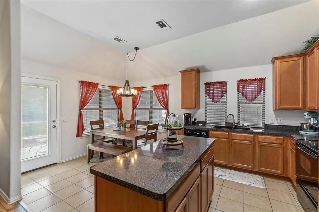 925 Remington Ranch Road Mansfield, TX 76063 - Photo 4 of 12