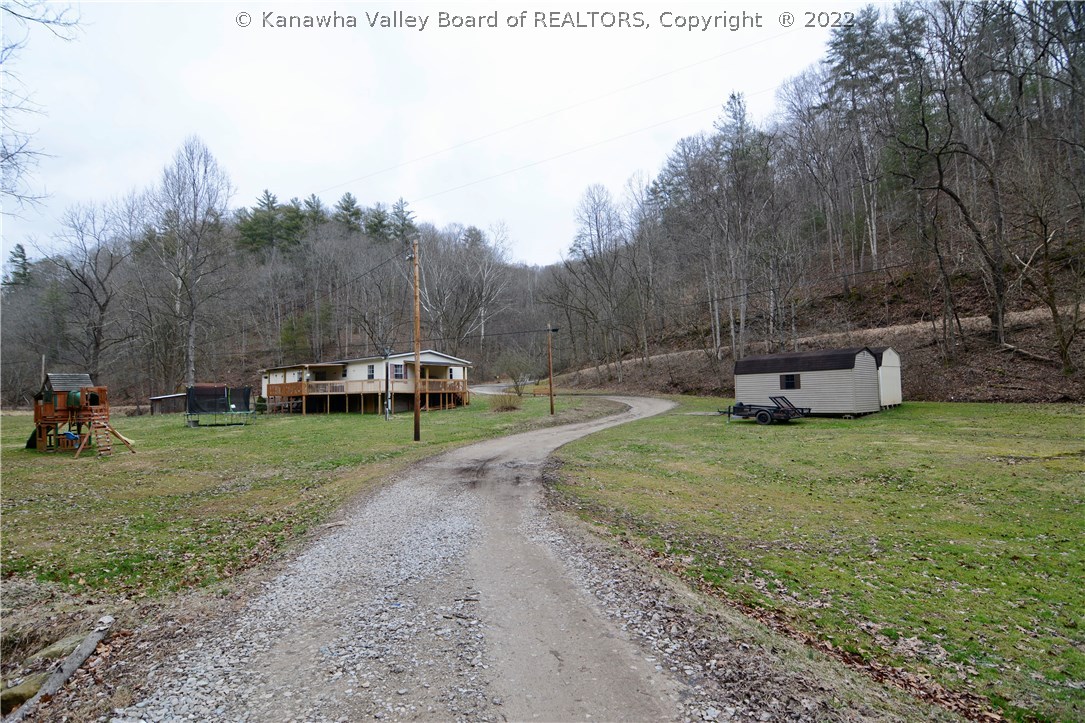 1805 Harmons Creek Road Poca, WV 25159 - Photo 28 of 30 Gallery Image 28
