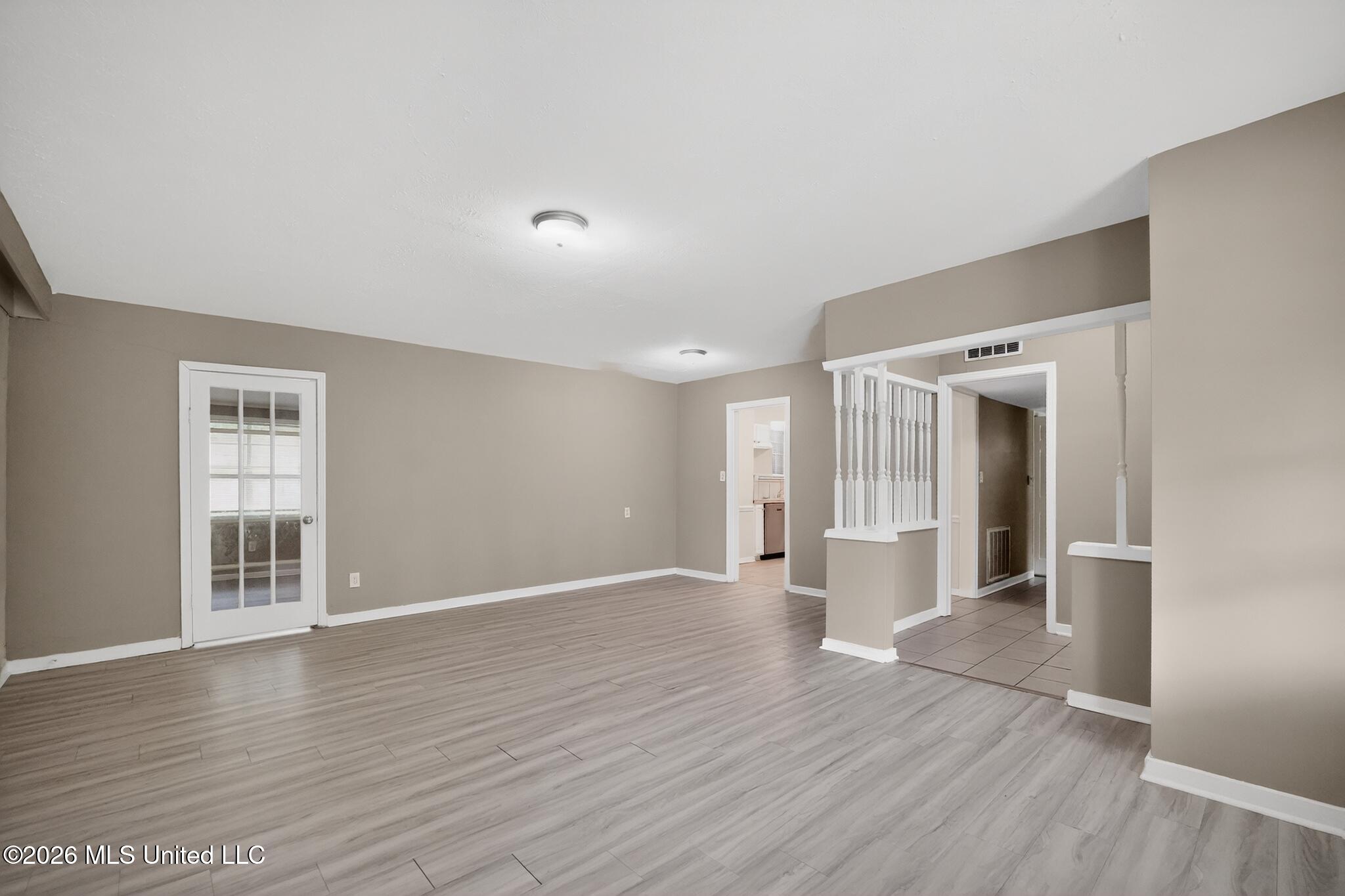 1523 Winchester Street Jackson, MS 39211 - Photo 12 of 34 12_1523_Winchester_St-Living_room-6755