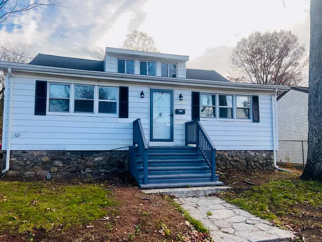 a view of a house with a yard