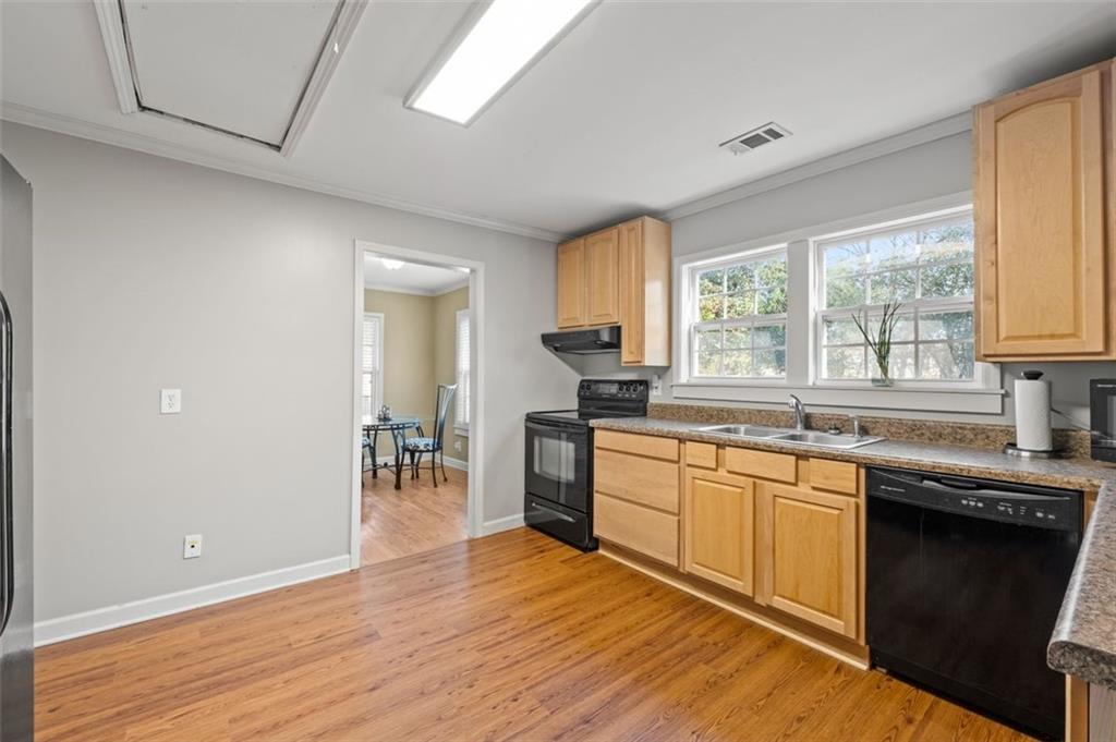 238 Cres Circle Southwest Marietta, GA 30064 - Photo 11 of 24