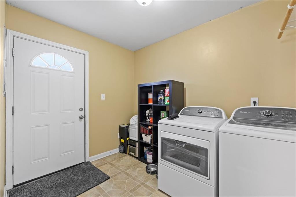 238 Cres Circle Southwest Marietta, GA 30064 - Photo 12 of 24