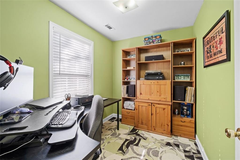 238 Cres Circle Southwest Marietta, GA 30064 - Photo 13 of 24