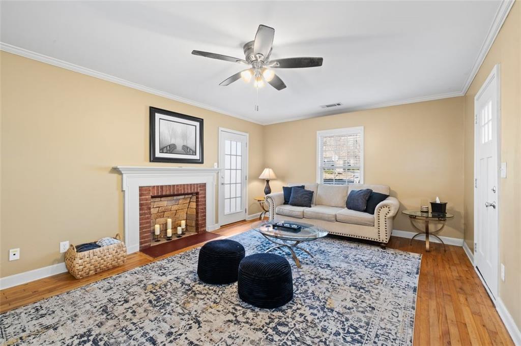 238 Cres Circle Southwest Marietta, GA 30064 - Photo 4 of 24