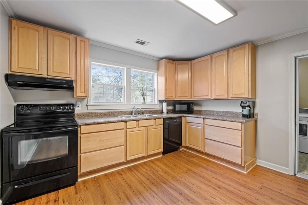 238 Cres Circle Southwest Marietta, GA 30064 - Photo 9 of 24