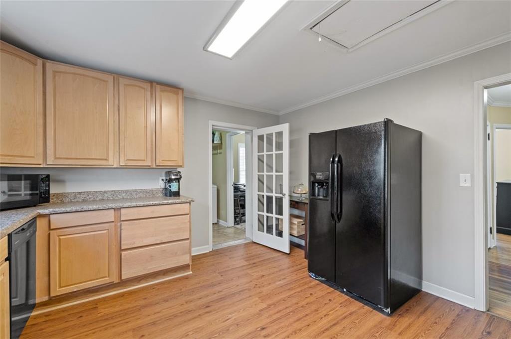 238 Cres Circle Southwest Marietta, GA 30064 - Photo 10 of 24