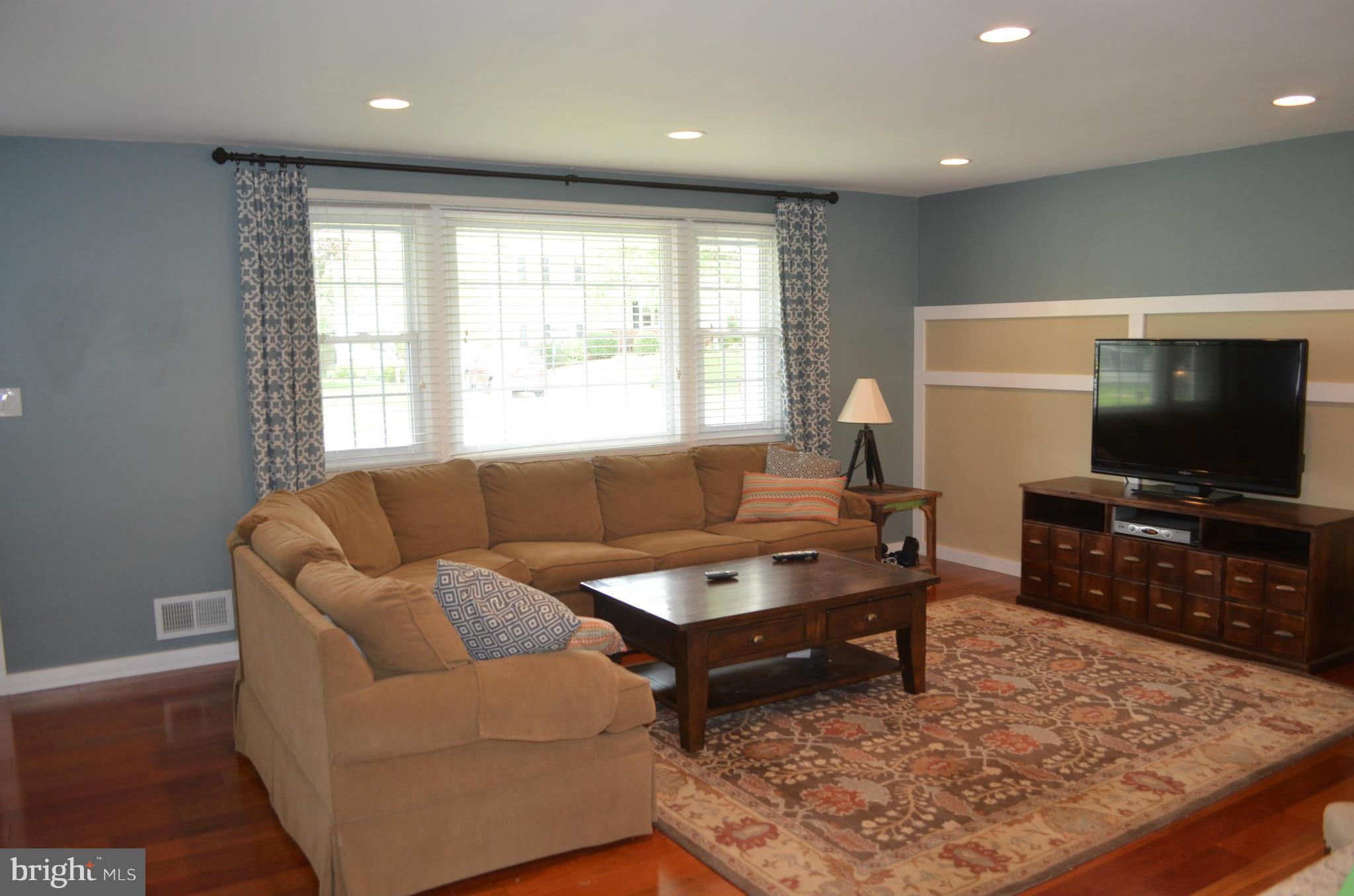 105 Gothard Road Lutherville-Timonium, MD 21093 - Photo 4 of 29 Living Room