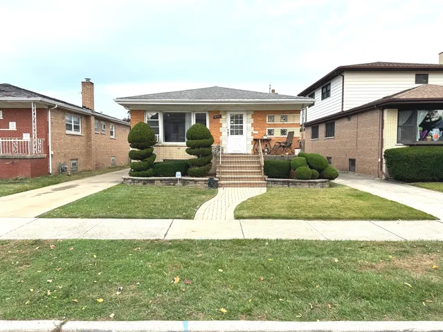 $310,000 | 8737 South Richmond Avenue, Evergreen Park, IL 60805