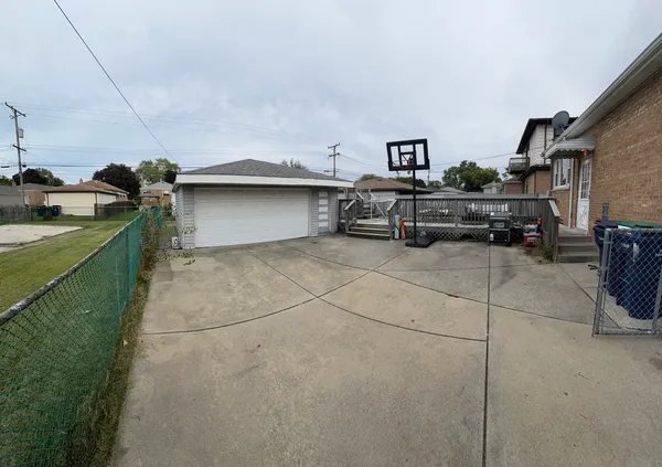 a view of a house with backyard and deck