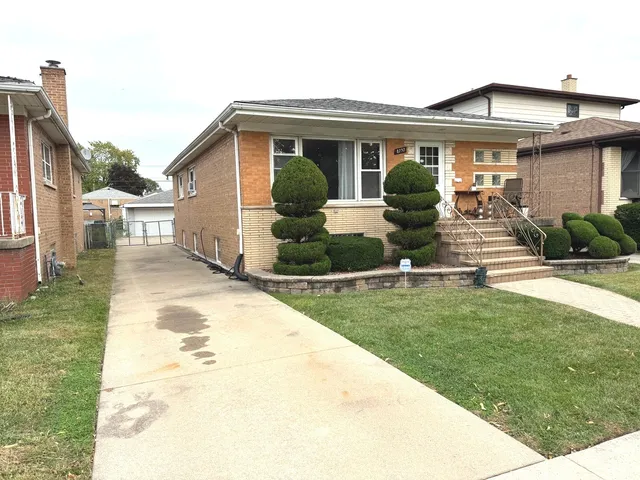 $310,000 | 8737 South Richmond Avenue, Evergreen Park, IL 60805