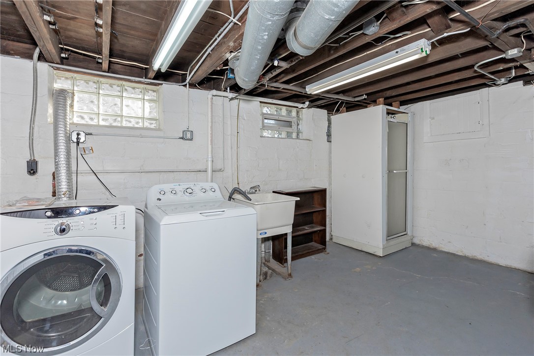 3354 Altamont Road Cleveland, OH 44118 - Photo 35 of 42 Laundry area featuring washer and dryer + BONUS walk in shower in the lower level