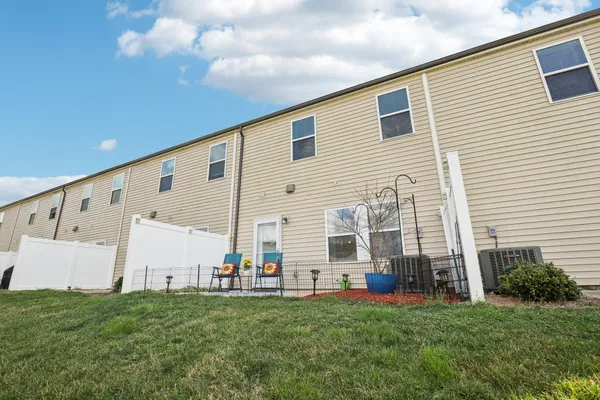 a view of a house with backyard