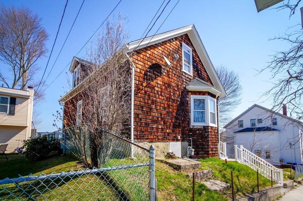 546 Snell Street Fall River, MA 02721 - Photo 3 of 27