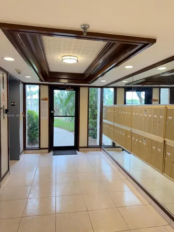 $2,200 | 671 Northeast 195th Street, Unit 121E, Miami, FL 33179