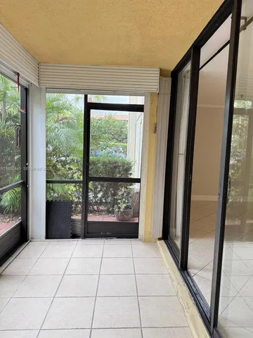 $2,300 | 671 Northeast 195th Street, Unit 121E, Miami, FL 33179