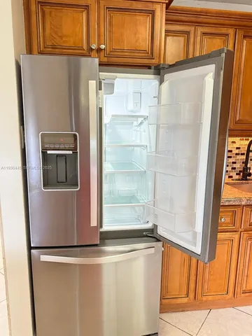 $2,200 | 671 Northeast 195th Street, Unit 121E, Miami, FL 33179