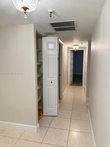 $2,300 | 671 Northeast 195th Street, Unit 121E, Miami, FL 33179