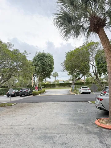 $2,300 | 671 Northeast 195th Street, Unit 121E, Miami, FL 33179