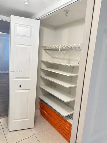 $2,300 | 671 Northeast 195th Street, Unit 121E, Miami, FL 33179