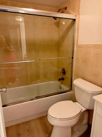 $2,200 | 671 Northeast 195th Street, Unit 121E, Miami, FL 33179