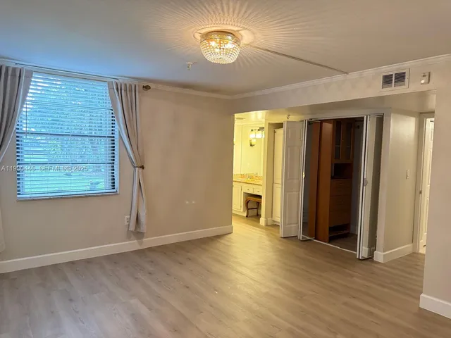 $2,300 | 671 Northeast 195th Street, Unit 121E, Miami, FL 33179