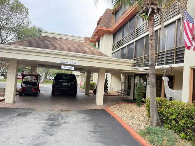 $2,300 | 671 Northeast 195th Street, Unit 121E, Miami, FL 33179