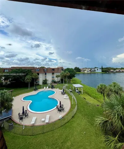 $2,200 | 671 Northeast 195th Street, Unit 121E, Miami, FL 33179