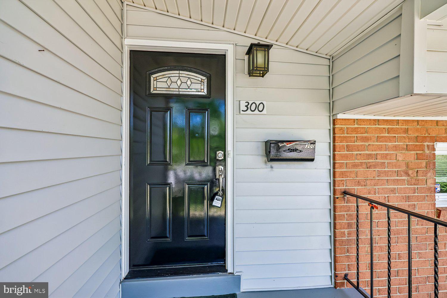 300 Gilsan Court Silver Spring, MD 20902 - Photo 12 of 117 Porch