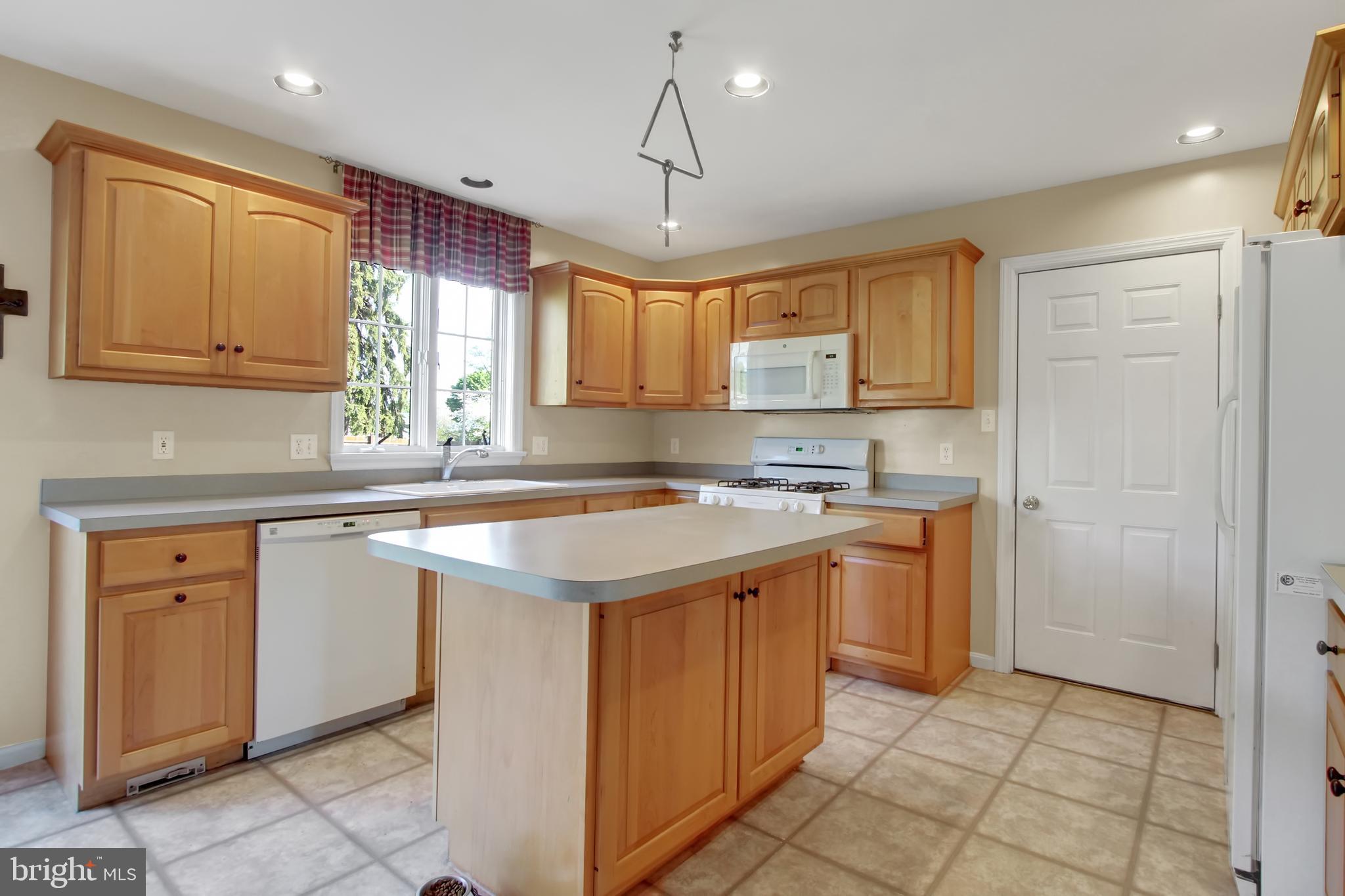 1569 Lilac Road York, PA 17408 - Photo 11 of 35