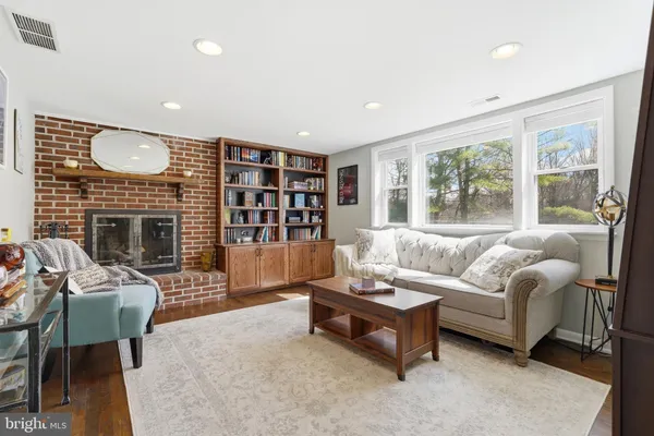 $685,000 | 10798 West Crestview Lane, Laurel, MD 20723