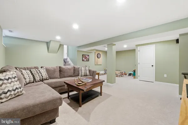 $685,000 | 10798 West Crestview Lane, Laurel, MD 20723