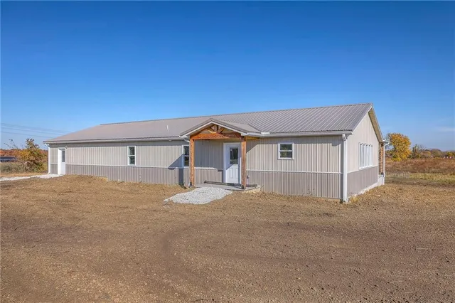 $449,900 | 1086 Southwest 75th Road, Holden, MO 64040