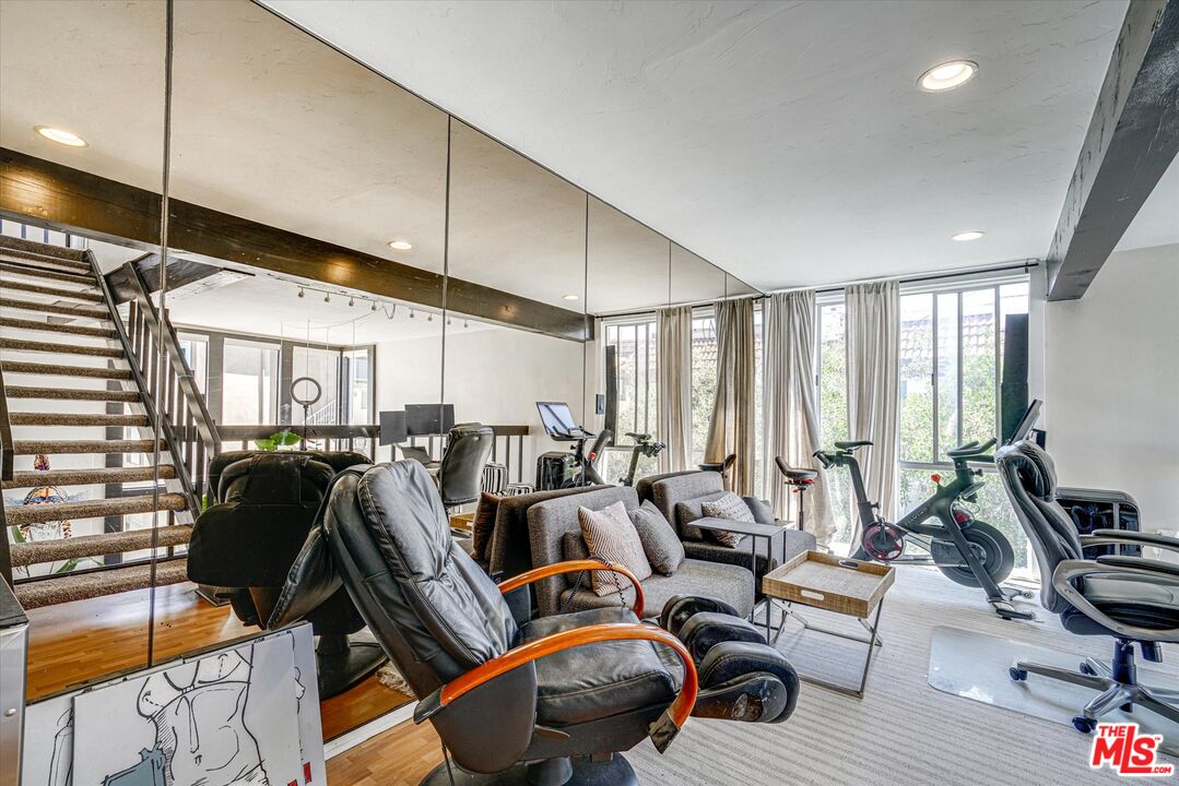 14 Mast Street Marina del Rey, CA 90292 - Photo 15 of 56 a room with gym equipment