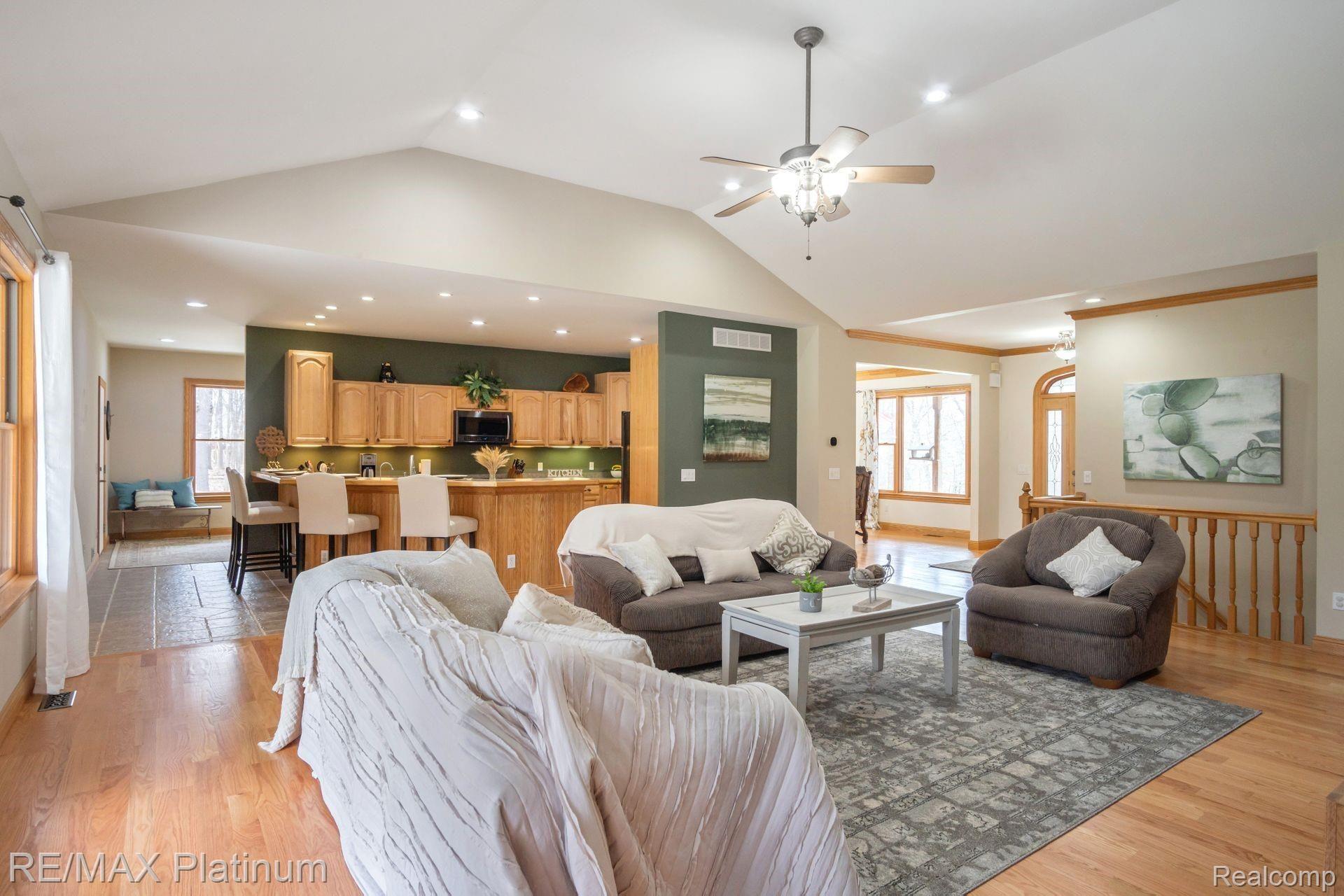 3803 Norton Road Howell, MI 48843 - Photo 20 of 68 3803 Norton Living room
