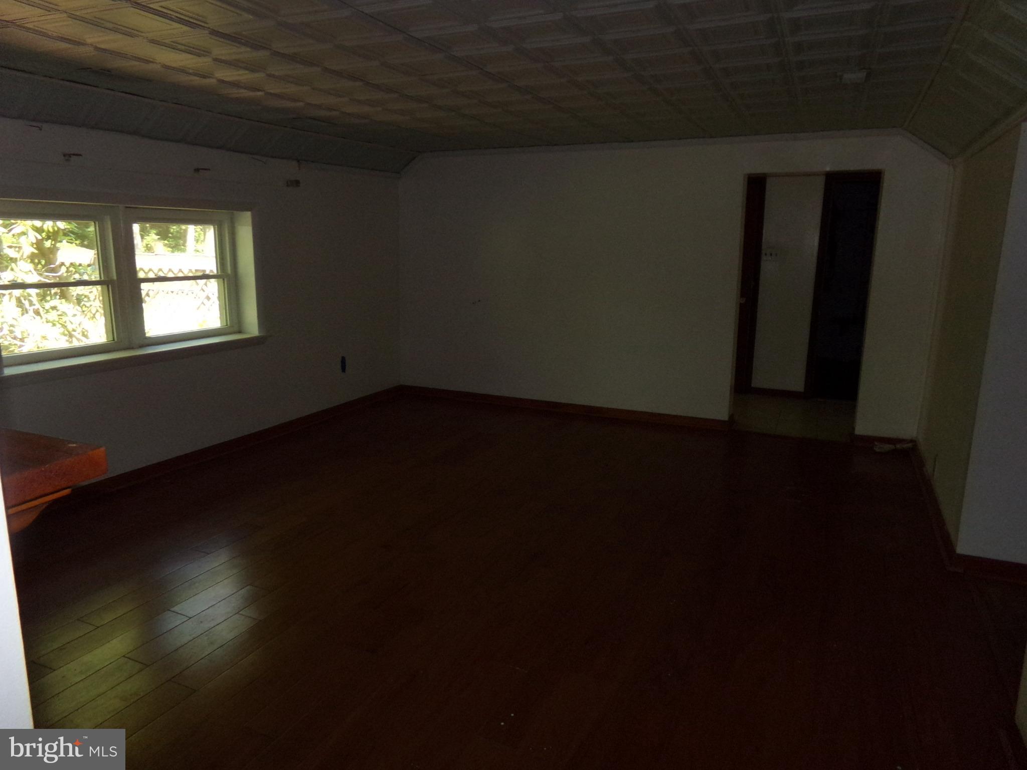 120 Iris Road Millville, NJ 08332 - Photo 3 of 16 Living Room