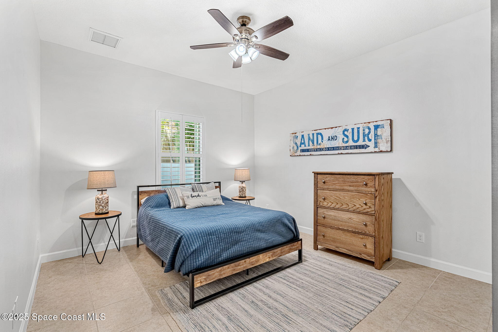231 Loggerhead Drive Melbourne Beach, FL 32951 - Photo 19 of 47 a bedroom with a bed and a table